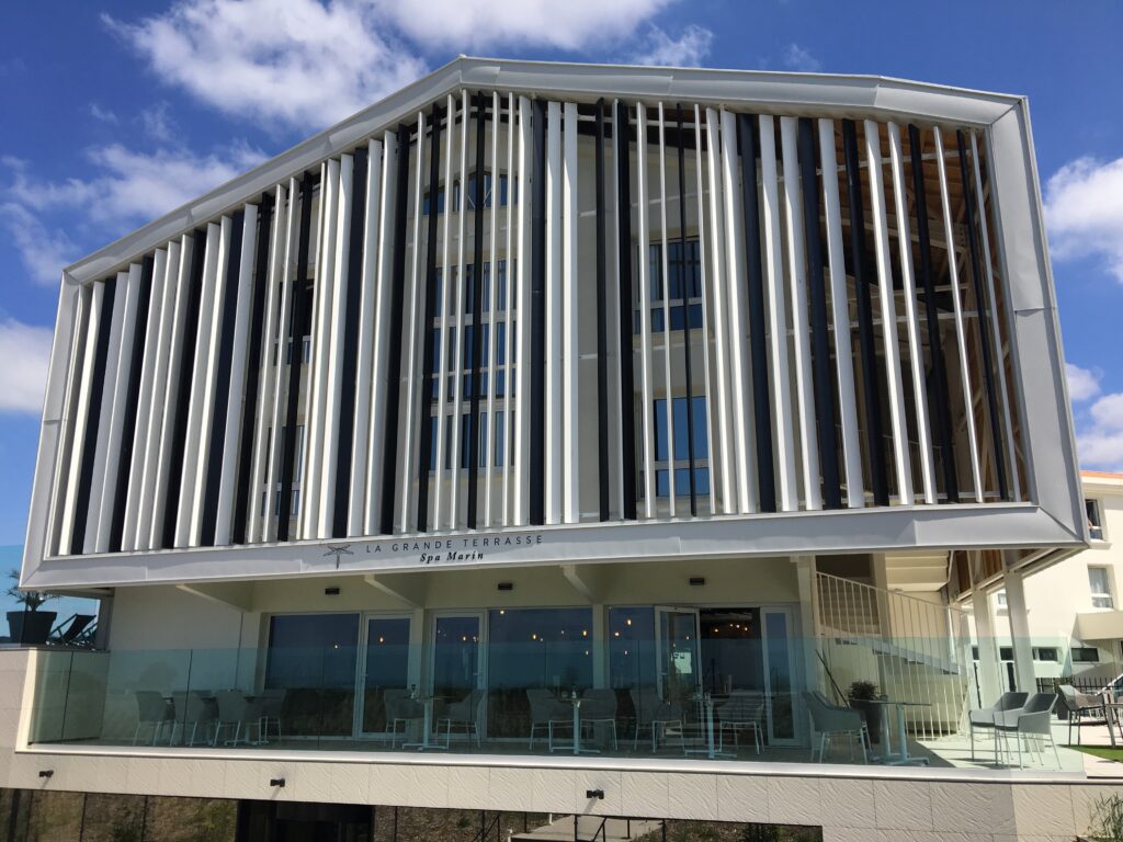 17 Chatelaillon Mercure Ibis ARD GRA ART GRA Courbes Ter Hotel 14 scaled