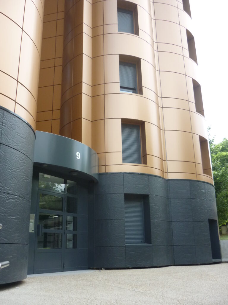 75 PARIS TOURS DES JEUNES MARIES ART RHO 4 scaled