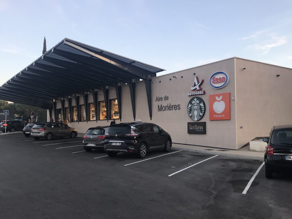 83 Servicebereich MORIERES LES AVIGNONS ARD COQ HOGGAR PLT 1 scaled