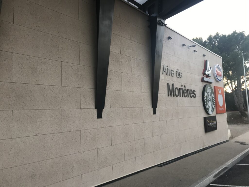 83 Aire de service MORIERES LES AVIGNONS ARD COQ HOGGAR PLT 21 scaled