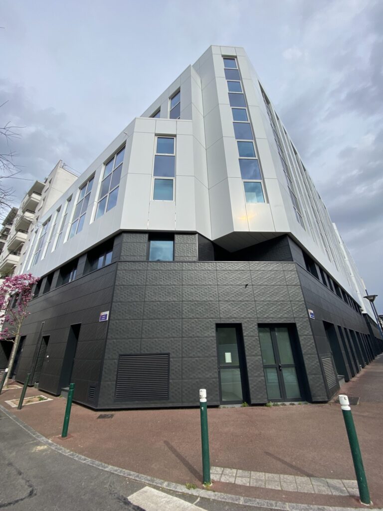 92 Suresnes Bureaux rue Salomon de Rothschild AQU PIX Reno Ter 01 scaled 1