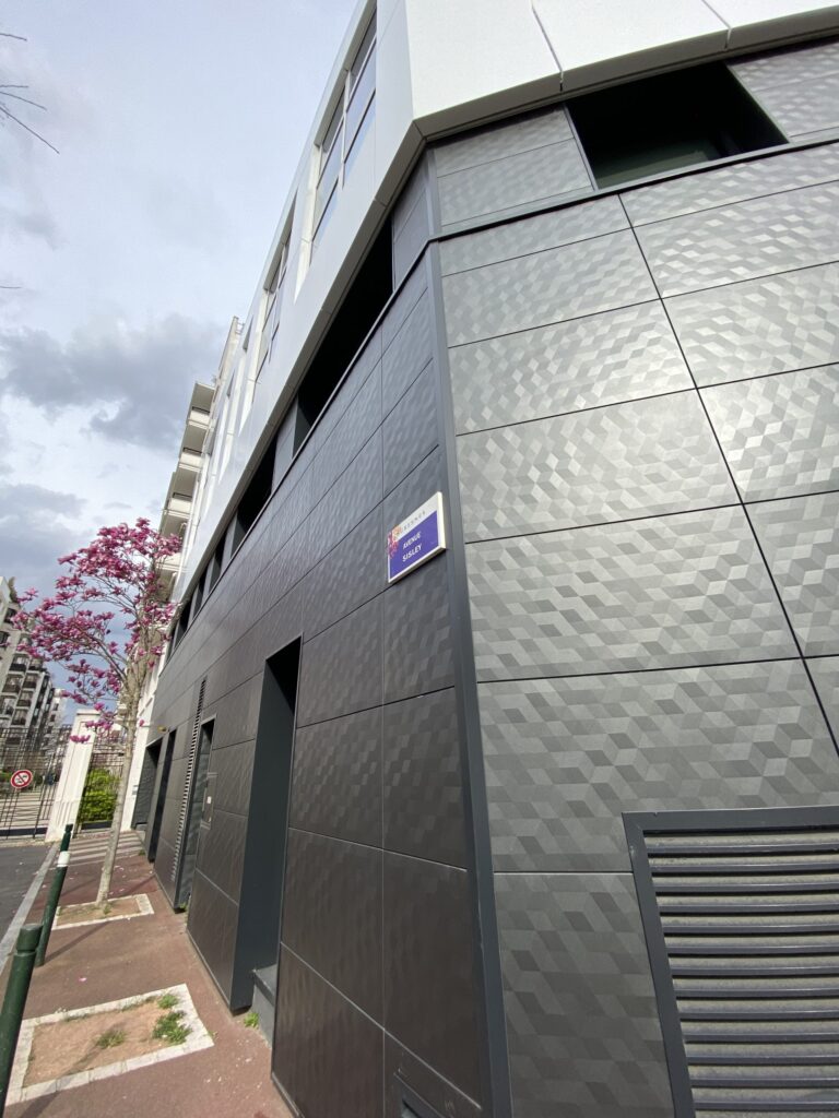 92 Suresnes Bureaux rue Salomon de Rothschild AQU PIX Reno Ter 03 scaled 1