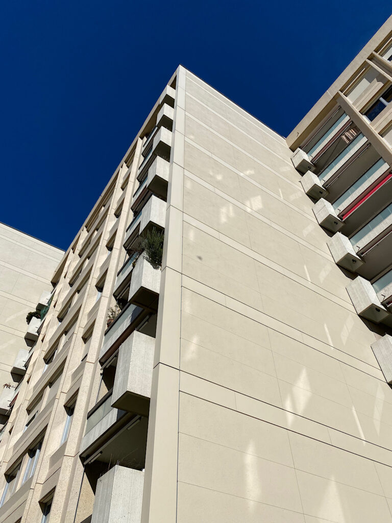 CAREA FACADE - Exemple de référence : Façade de la Résidence rue Moillebeau, Genève Suisse - Bardage avec ossature (BAO). Découvrez nos autres réalisations de Logements.