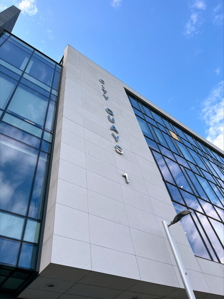 IR Belfast One City quays ACA 124