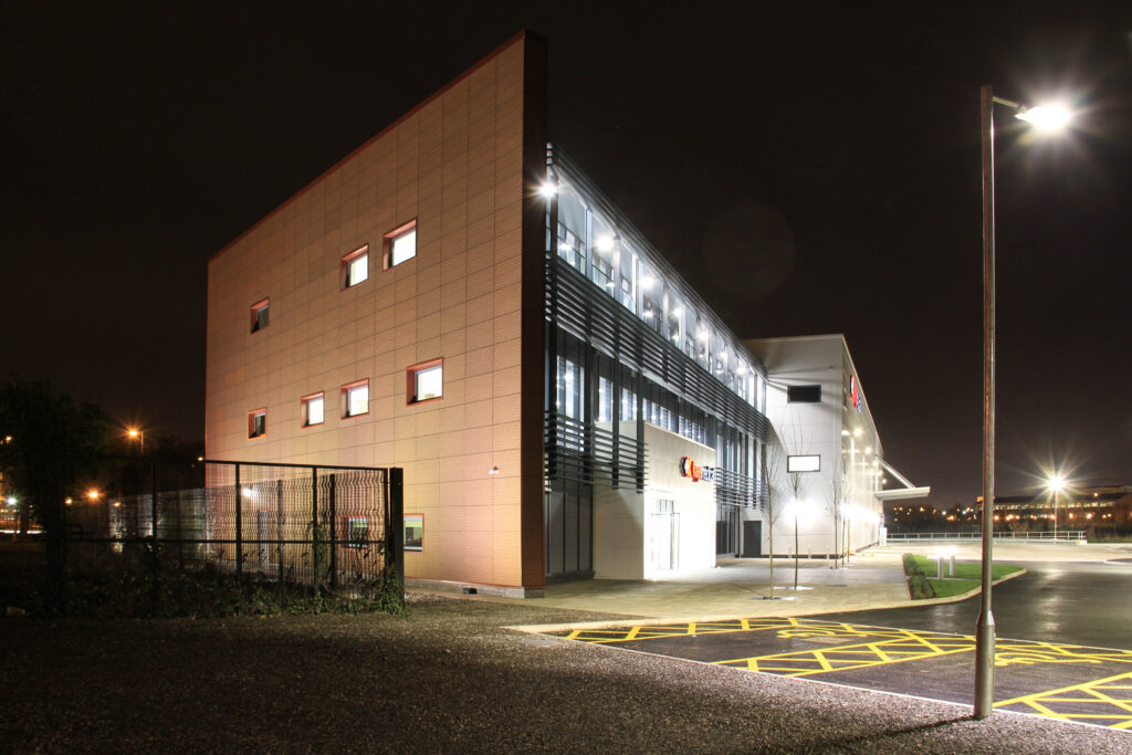 UK Liverpool Kays Medical AQU DUN iridescent 1 scaled