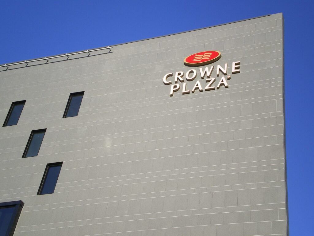 UK Manchester Crowne Plaza ARD GRA 2 scaled 1
