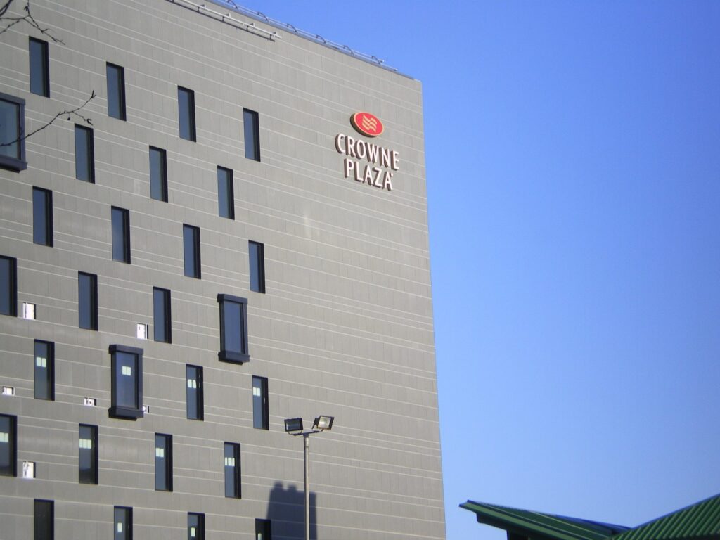 UK Manchester Crowne Plaza ARD GRA 3 scaled 1
