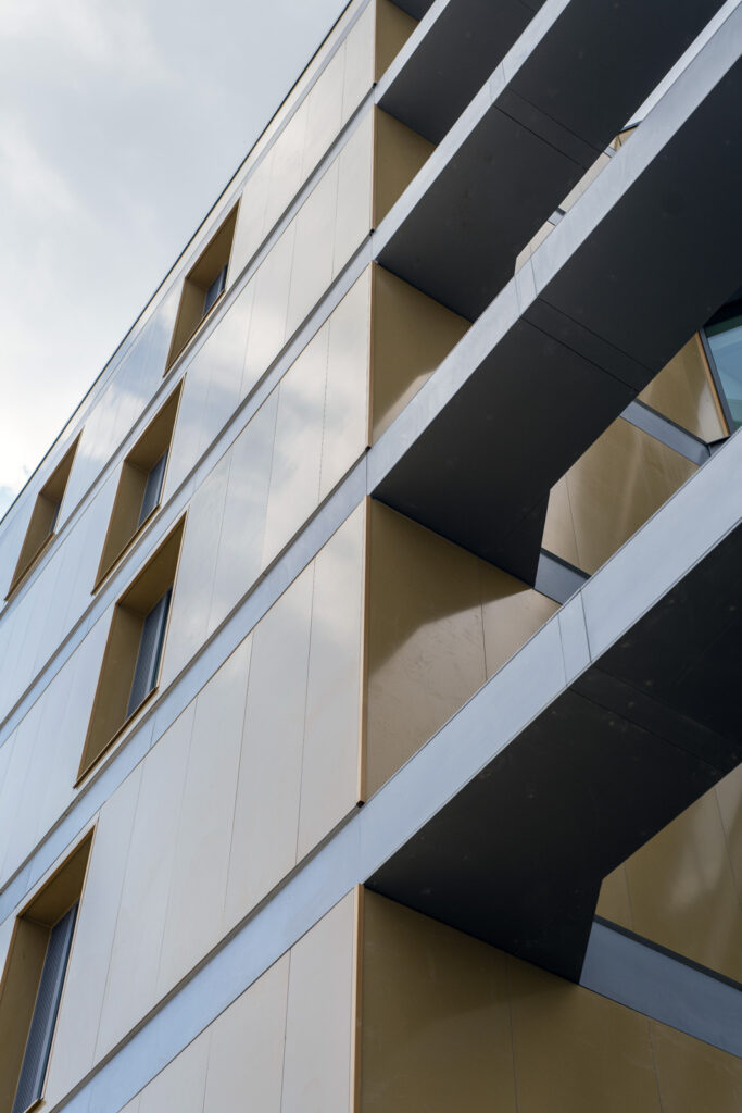 UK Ashford Victoria Point New Hotel ACA ART LV LB Vertical 60